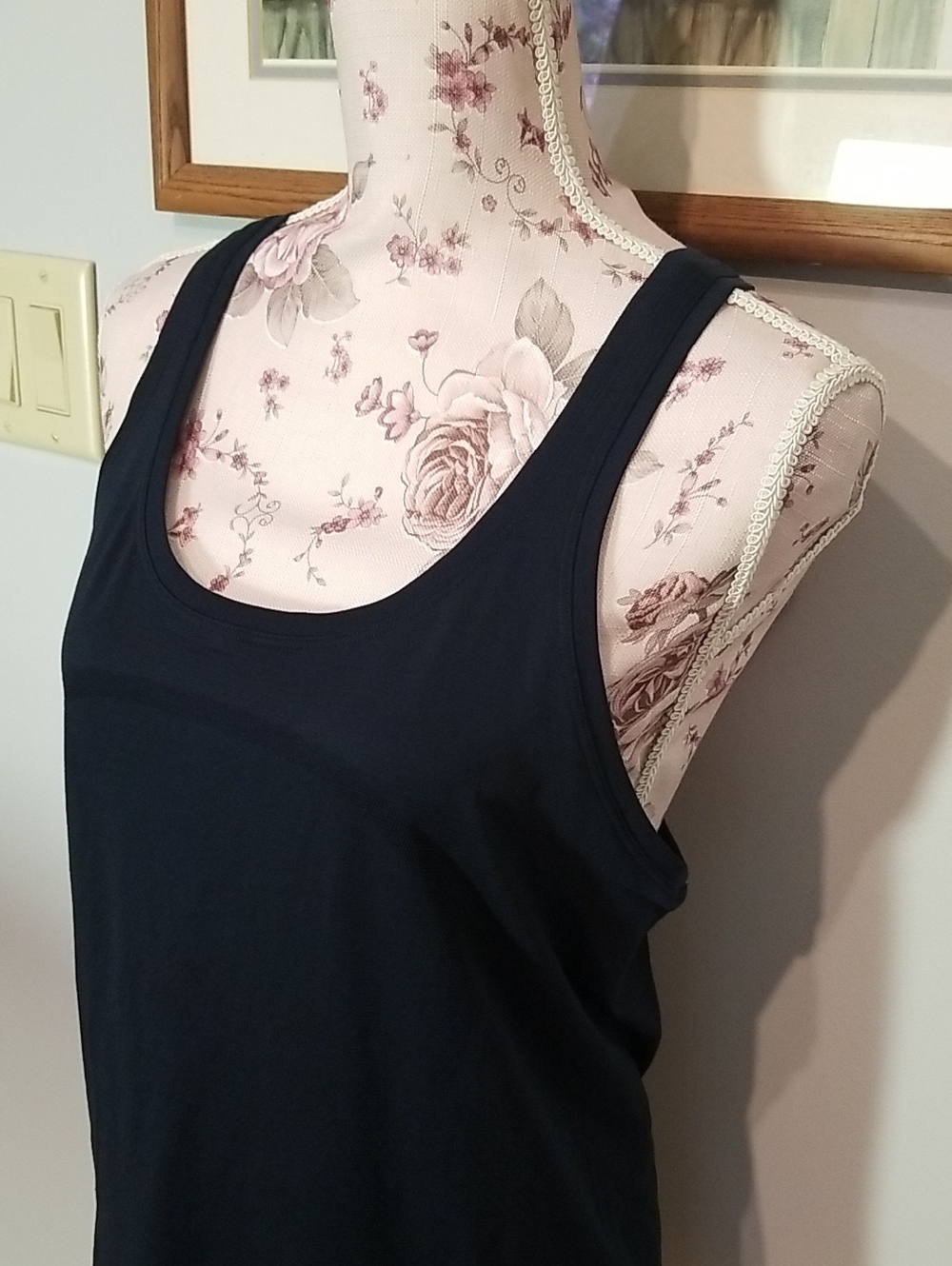 Lulumon Black Tank Top - Picture 3 of 5